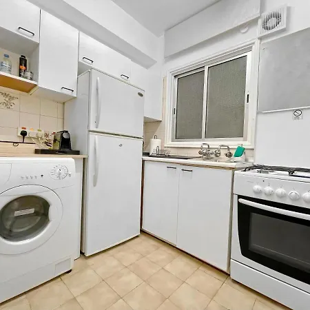 1br Seafront With Community Pool شقة