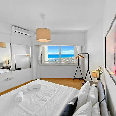 1br Seafront With Community Pool شقة *