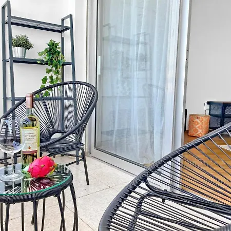 1br Seafront With Community Pool شقة *