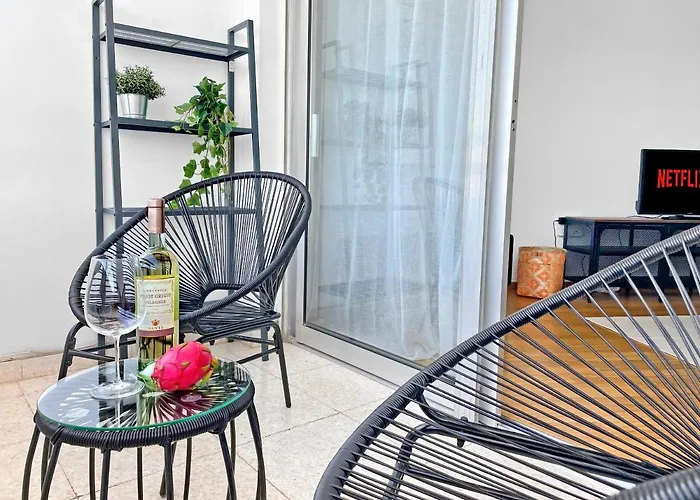 1br Seafront With Community Pool Apartment *
